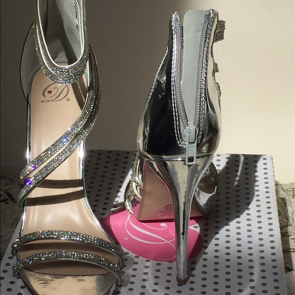 Heels - Picture 2 of 4